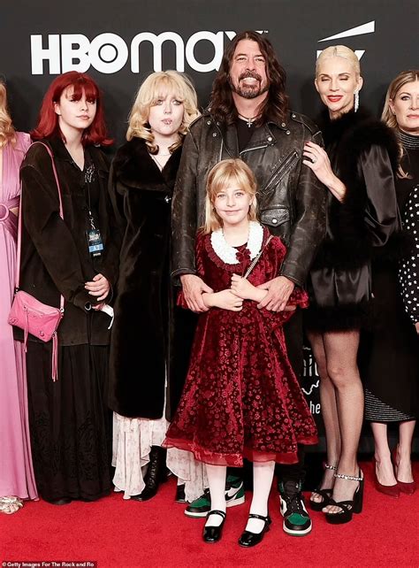 harper willow grohl|Dave Grohl Kids: Meet Violet Maye, Harper Willow and Ophelia。